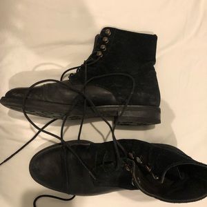 Berkshire official combat boots from Milan Italy.
